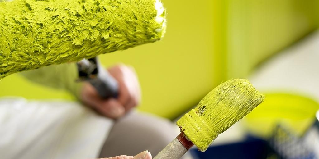 Виды и свойства бытовых красок: как выбрать материалы для ремонта